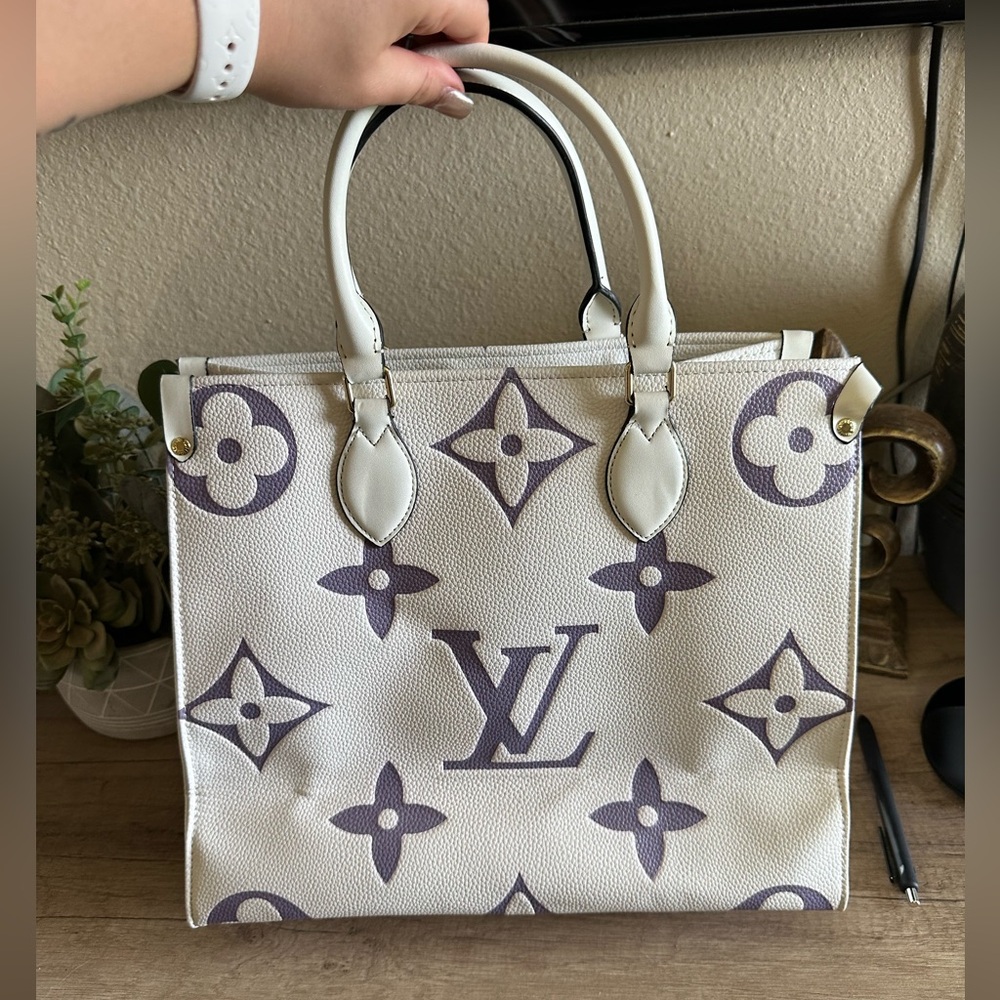LV purse
